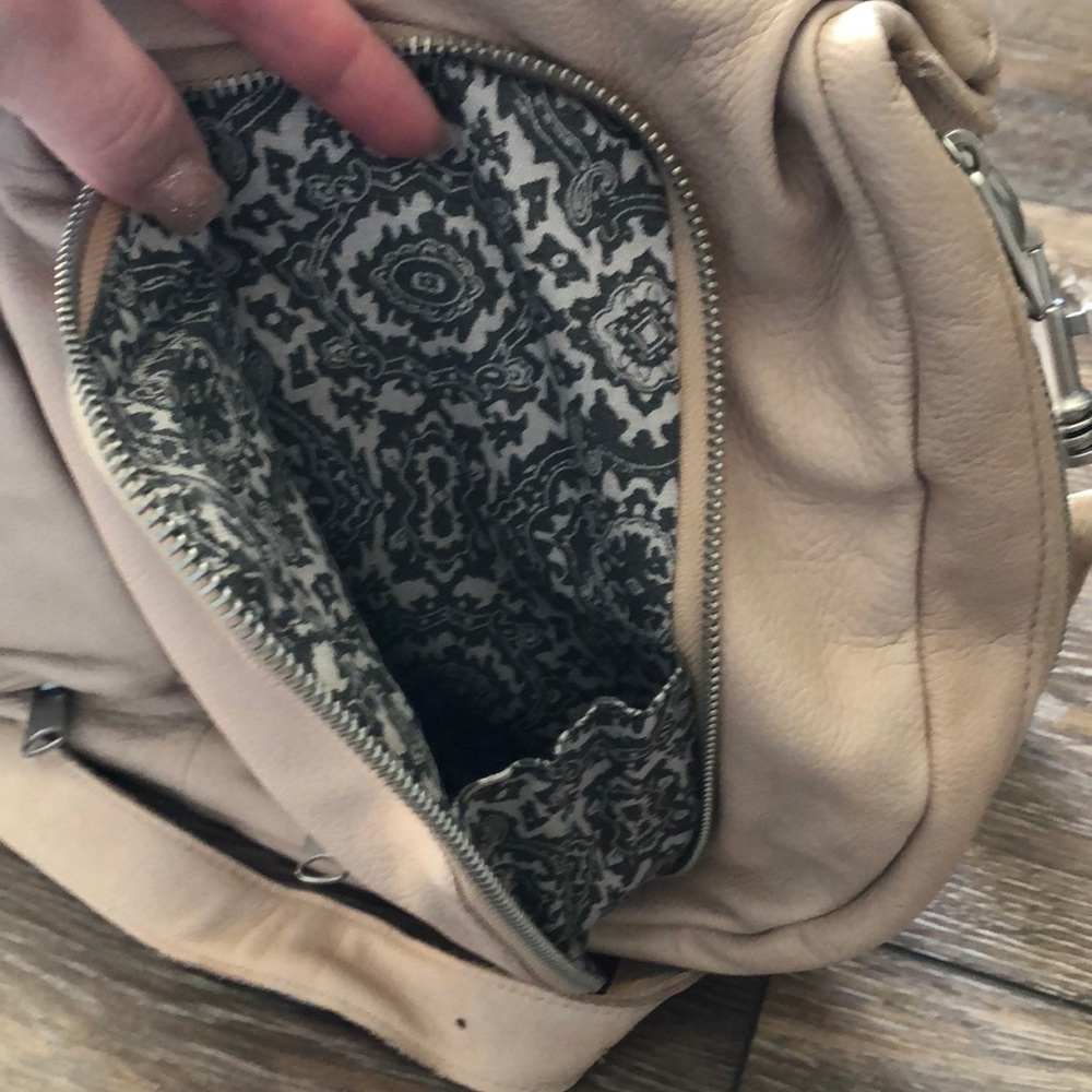 Liebeskind Tan Shoulder Bag - Picture 5 of 14